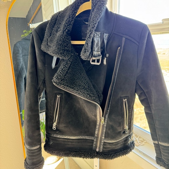 Zara size small. Oversized. - Picture 3 of 16